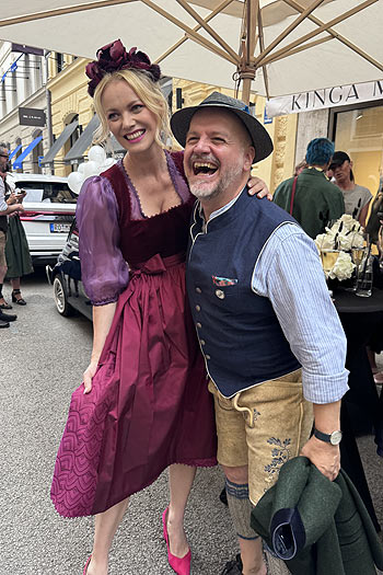 Franziska Knuppe, Oliver Rauh bei der Eröffnung des Kinga Mathe Store in München (li.) (©Foto: Martin Schmitz)